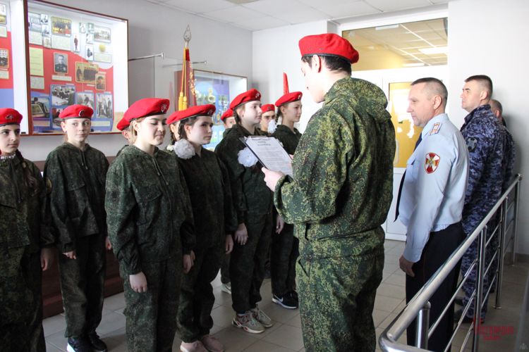 В Самаре сотрудники Росгвардии приняли участие в торжественных церемониях приведения школьников к клятве юнармейцев