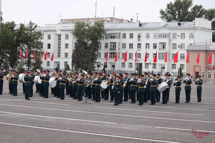 Сотрудники и военнослужащие Росгвардии стали участниками парада Победы на самой большой площади Европы 