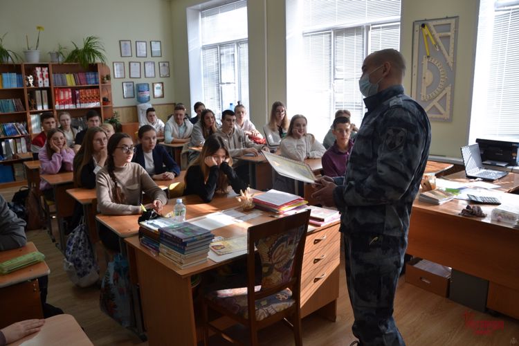 Самарские росгвардейцы поблагодарили школьников за активную жизненную позицию