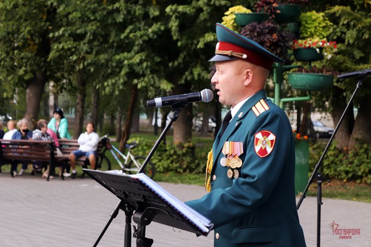 Музыканты Росгвардии поздравили жителей Самары с юбилеем