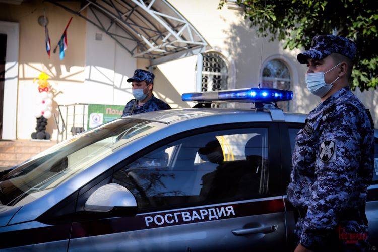Росгвардейцы обеспечивают безопасность празднования Дня знаний в Самарской области