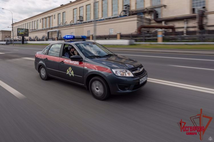 В Самаре росгвардейцы задержали подозреваемого в краже из супермаркета