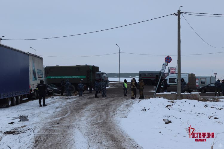 При содействии Росгвардии пресечён ввоз в Россию порядка 300 тонн контрафактных товаров