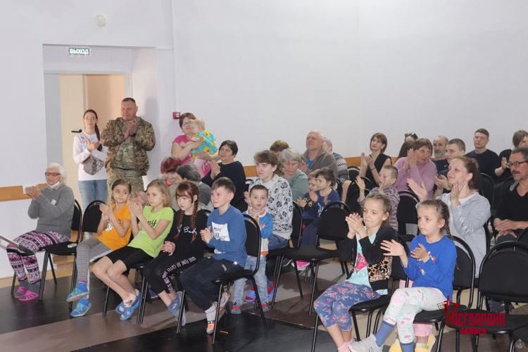 В Самарской области росгвардейцы организовали концерт для беженцев из Донбасса