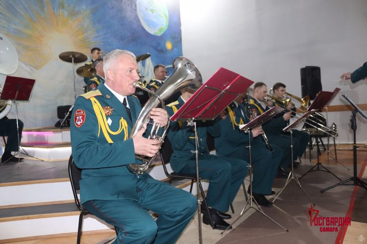 В Самарской области росгвардейцы организовали концерт для беженцев из Донбасса