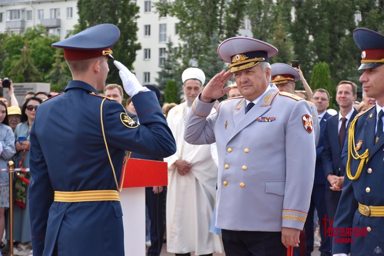 Начальник Управления Росгвардии вручил дипломы выпускникам Самарского института ФСИН