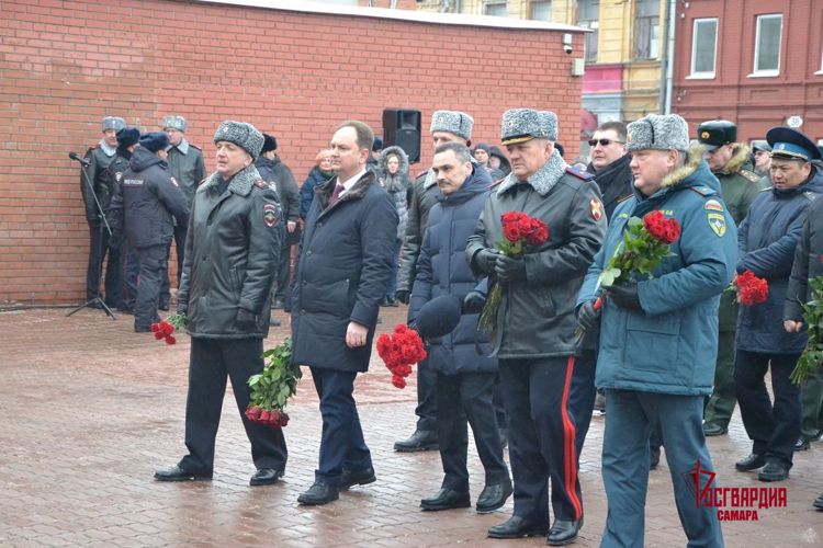 В Самаре росгвардейцы почтили память погибших коллег