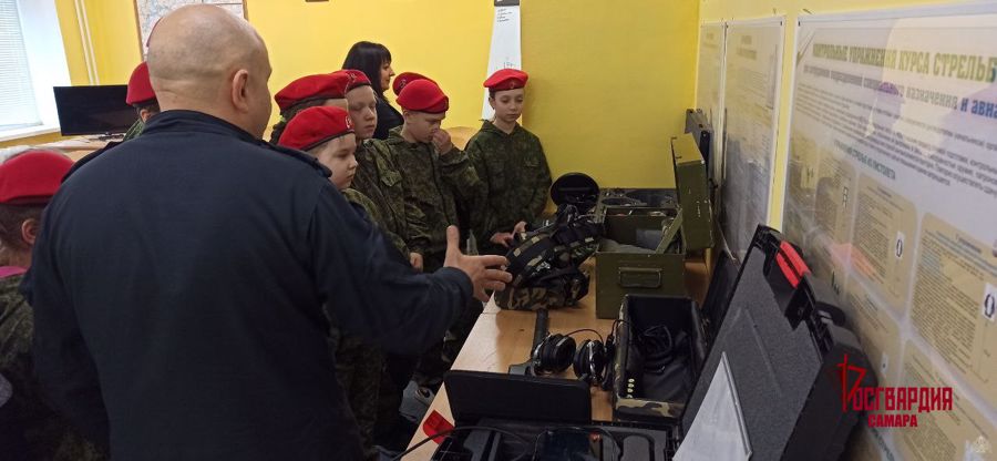 В рамках «Недели мужества» в  Самаре юнармейцы побывали в гостях у ОМОН «Утес»