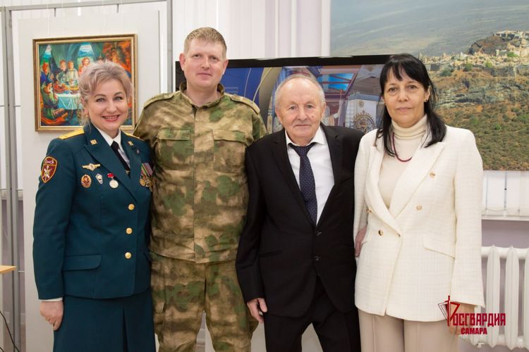 Росгвардейцы поздравили с юбилеем самарский «Культурно-выставочный Центр «Радуга»