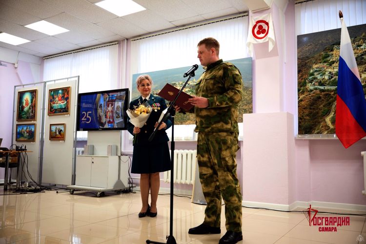 Росгвардейцы поздравили с юбилеем самарский «Культурно-выставочный Центр «Радуга»