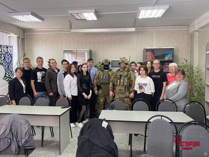 Накануне Дня Победы росгвардейцы пришли в гости к воспитанникам одной из самарских школ