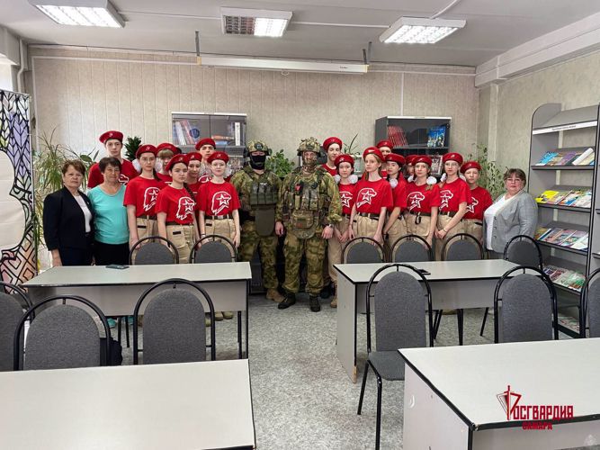 Накануне Дня Победы росгвардейцы пришли в гости к воспитанникам одной из самарских школ
