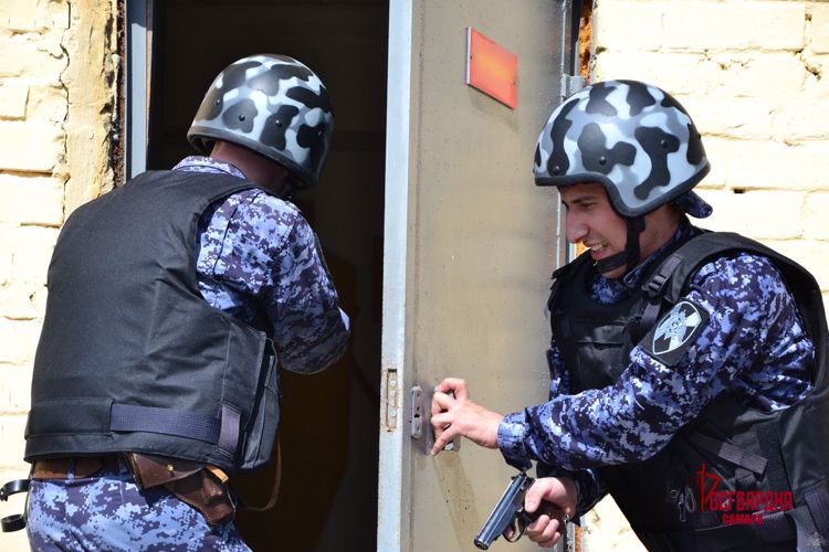Под Самарой росгвардейцы в кратчайшие сроки задержали подозреваемого в ограблении магазина