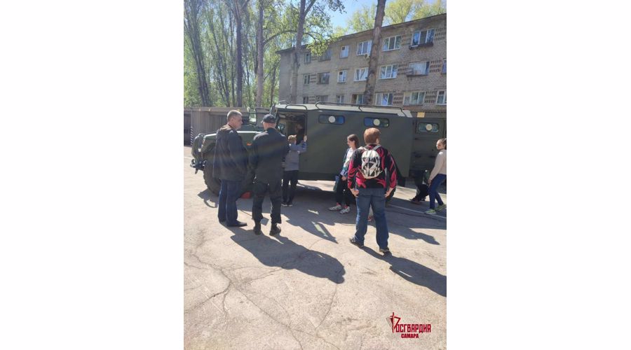 В Самаре, накануне Дня Победы, росгвардейцы провели день открытых дверей