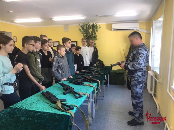 В Самаре, накануне Дня Победы, росгвардейцы провели день открытых дверей