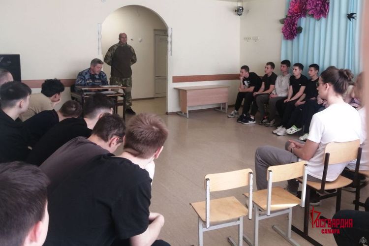 В Самаре росгвардейцы поговорили с молодежью о важном