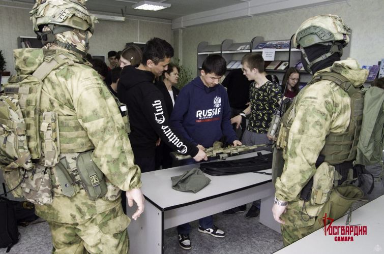 В Самаре росгвардейцы поговорили с молодежью о важном