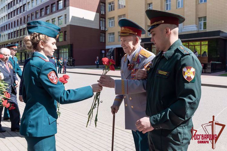 В преддверии Дня Победы генерал армии Виктор Золотов поздравил ветеранов Великой Отечественной войны