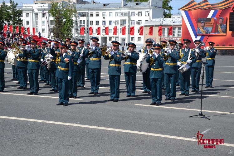 В Самарской области сотрудники и военнослужащие Росгвардии приняли участие в параде Победы (видео)