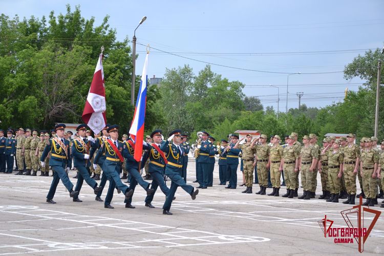 В Тольятти состоялась торжественная церемония вручения Боевого знамени воинской части Росгвардии (видео)