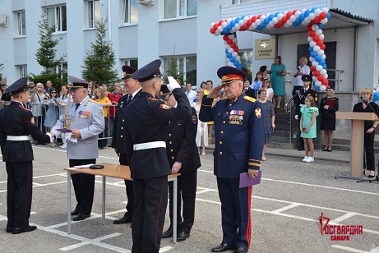 Александр Эсауленко принял участие в торжественной церемонии выпуска воспитанников Самарского кадетского корпуса МВД России