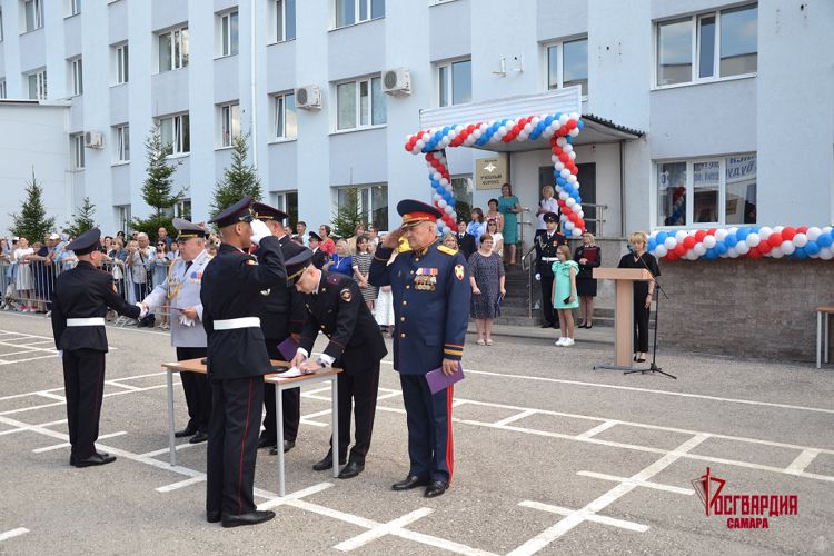 Александр Эсауленко принял участие в торжественной церемонии выпуска воспитанников Самарского кадетского корпуса МВД России