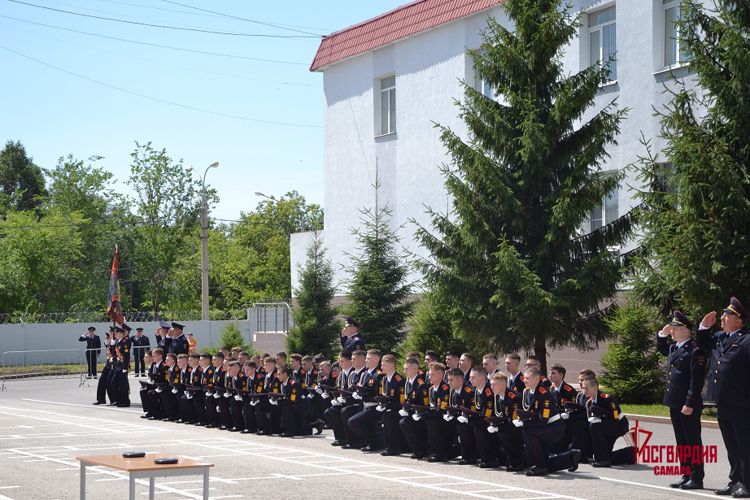 Александр Эсауленко принял участие в торжественной церемонии выпуска воспитанников Самарского кадетского корпуса МВД России