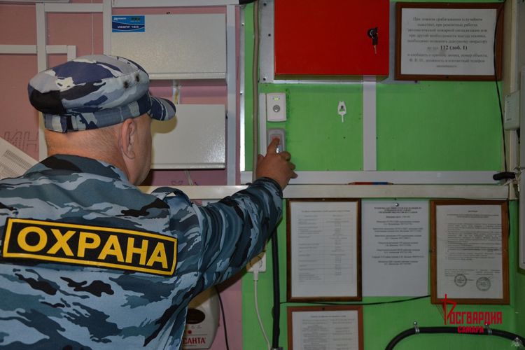 В Самаре росгвардейцы отработали действия при поступлении сигнала «Тревога» из детского оздоровительного лагеря (видео)
