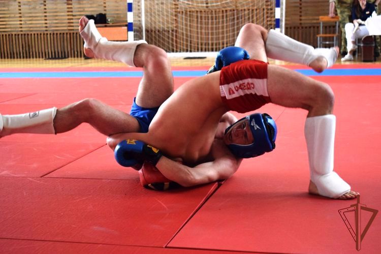 Команда самарских росгвардейцев взяла «серебро» окружного чемпионата по комплексному единоборству