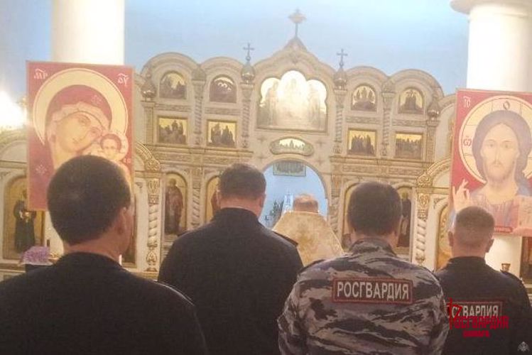 В День памяти Святого князя Владимира самарские росгвардейцы приняли участие в праздничных литургиях 