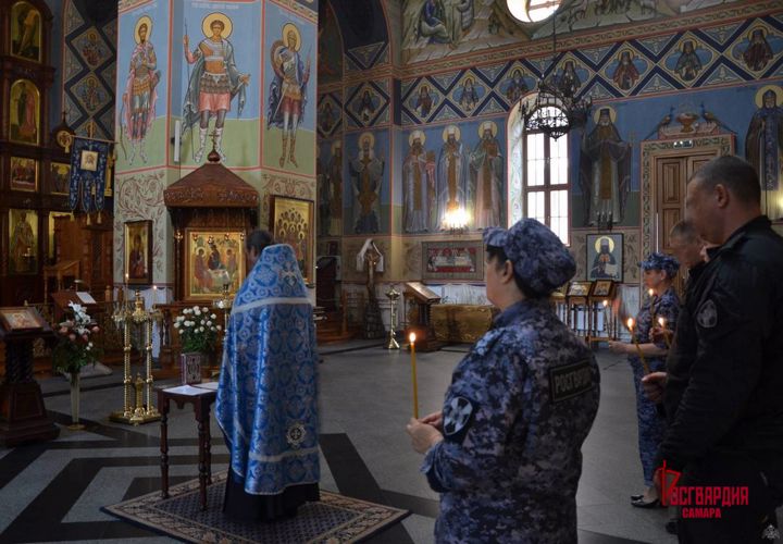 В День памяти Святого князя Владимира самарские росгвардейцы приняли участие в праздничных литургиях 