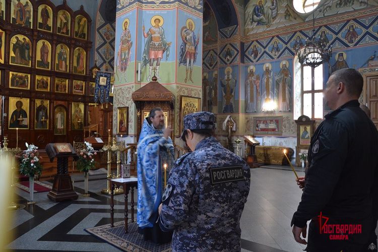 В День памяти Святого князя Владимира самарские росгвардейцы приняли участие в праздничных литургиях 