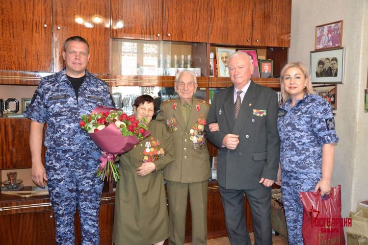 В Самаре росгвардейцы помогли ветерану Великой Отечественной войны издать книгу воспоминаний