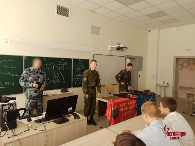 Самарские росгвардейцы провели для школьников «Разговоры о важном»