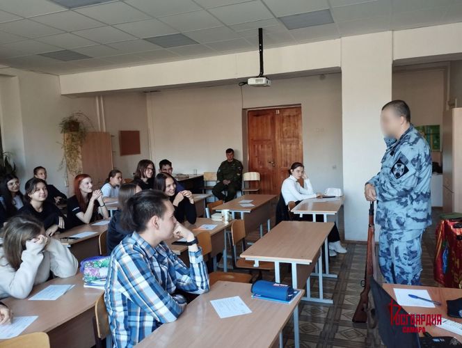 В Самаре росгвардейцы провели открытые уроки накануне дня образования ОМОН