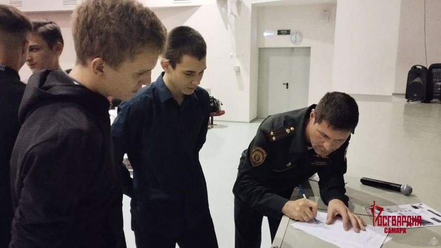 В Самарской области росгвардейцы провели серию профориентационных встреч