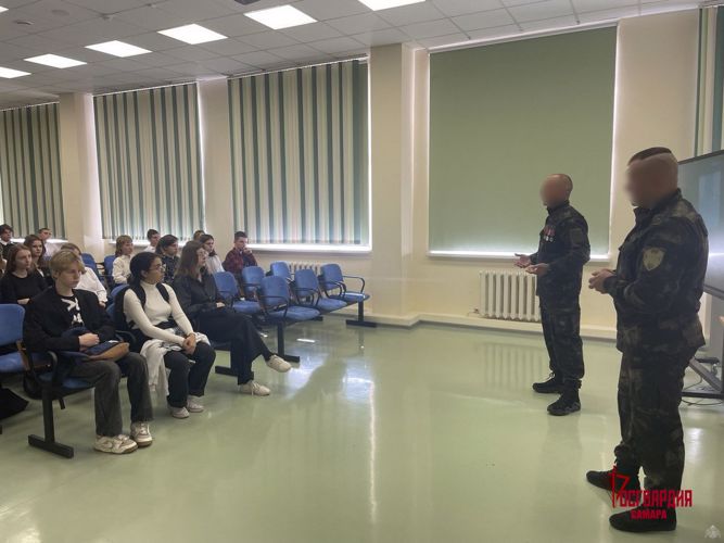 В Самаре офицеры СОБР «Омега» провели для школьников урок мужества 
