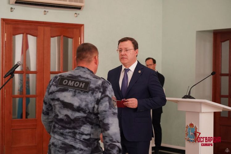 Дмитрий Азаров в преддверии Дня народного дня единства вручил землякам государственные награды