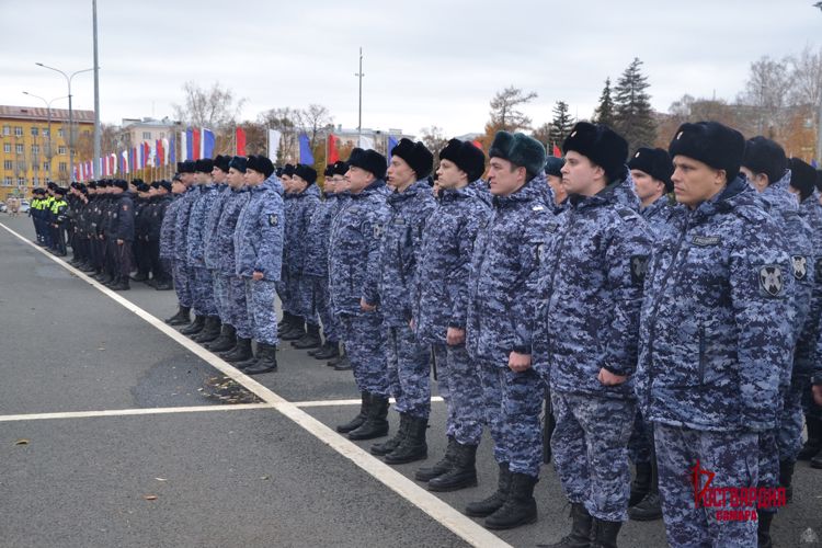 В Самаре сотрудники Росгвардии приняли участие в гарнизонном строевом смотре
