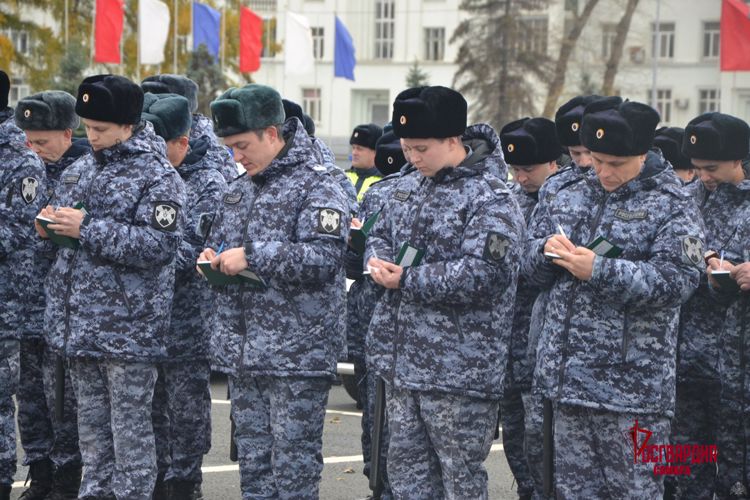 В Самаре сотрудники Росгвардии приняли участие в гарнизонном строевом смотре