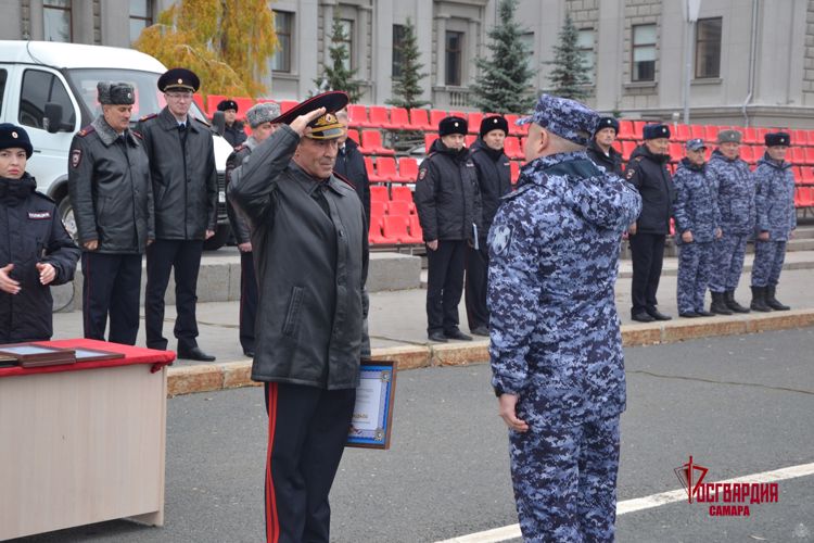 В Самаре сотрудники Росгвардии приняли участие в гарнизонном строевом смотре