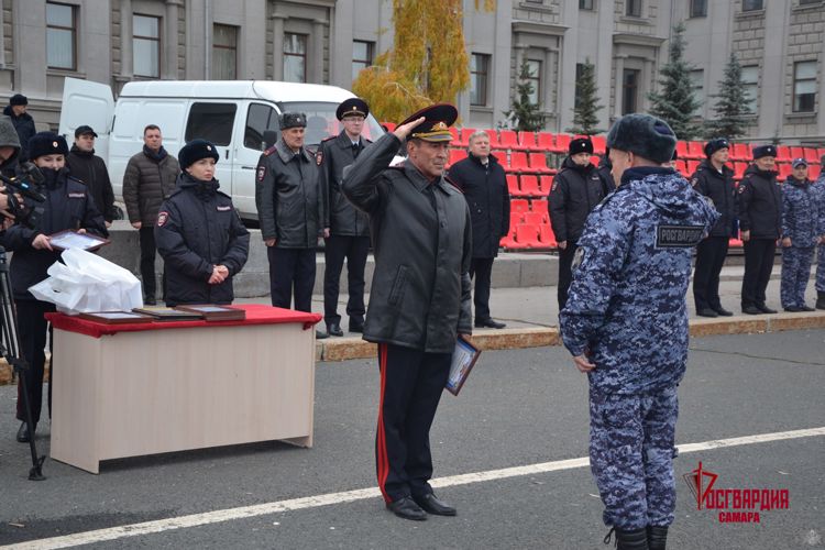 В Самаре сотрудники Росгвардии приняли участие в гарнизонном строевом смотре
