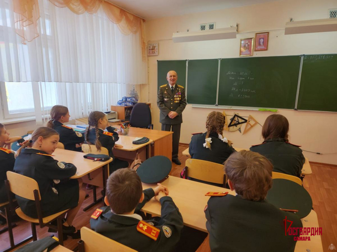 В Тольятти Герой России встретился с подшефными кадетами Росгвардии