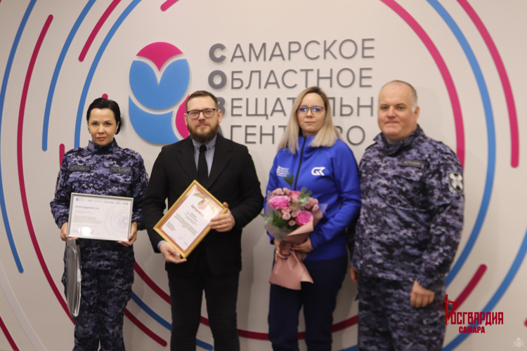 Росгвардейцы поздравили самарских журналистов с Днем Российской печати