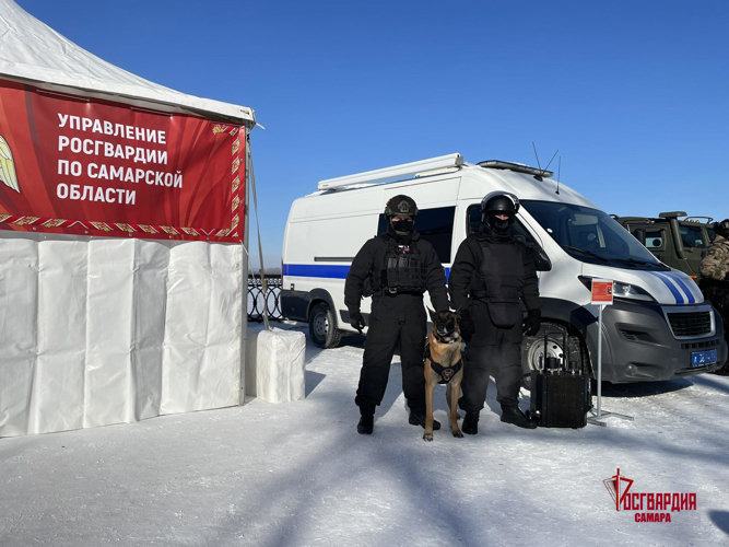 Росгвардейцы принимают участие в акции «Сильная Россия – это мы!» в Самаре