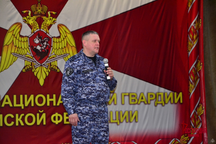 Самарские росгвардейцы поздравили своих коллег-женщин с предстоящим праздником