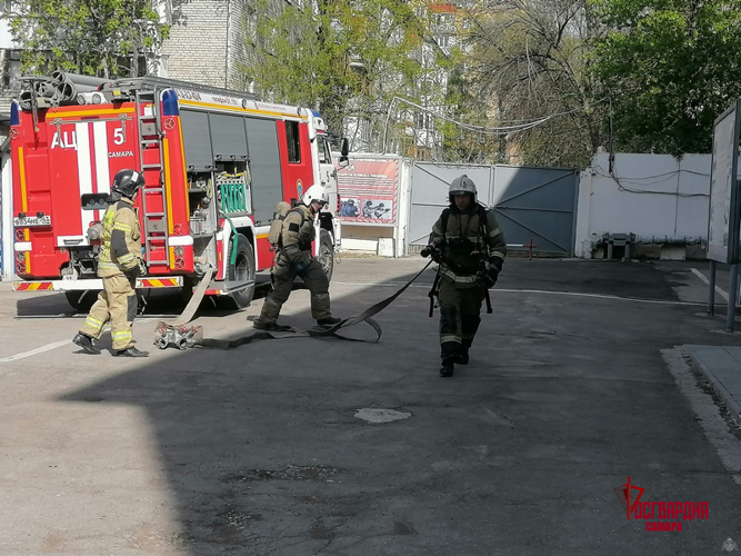 Росгвардейцы совместно с сотрудниками МЧС провели пожарно-тактическое занятие в Самаре