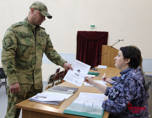 Самарские росгврадейцы приняли участие в акции «Диктант Победы»