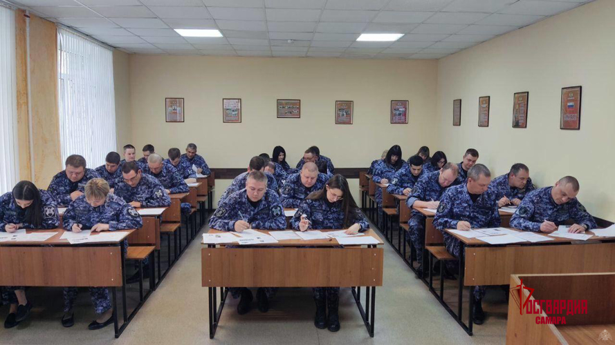 Самарские росгврадейцы приняли участие в акции «Диктант Победы»