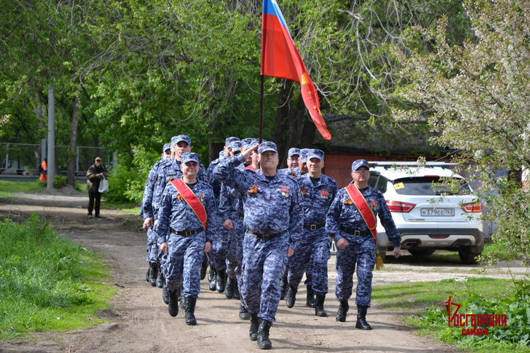 В Самару пришла всероссийская акция Росгвардии «Парад у дома ветерана»